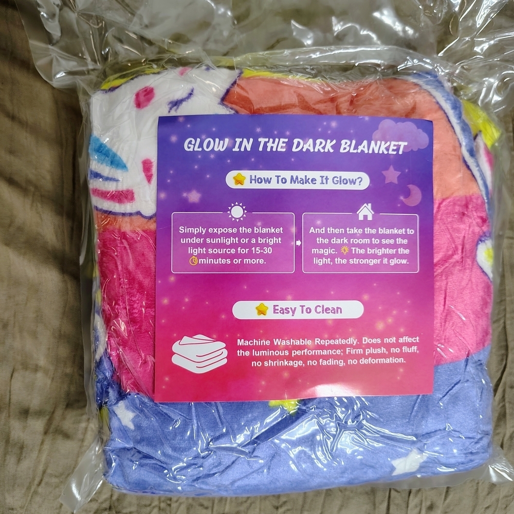 Girls Premium Flannel Throw Blanket Colorful Unicorn Glow-in-the-Dark - Picture 9 of 11